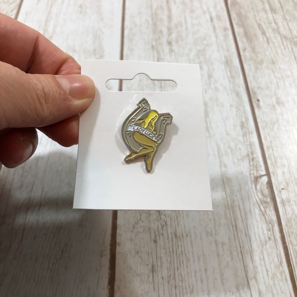 LADY LUCK Horseshoe Nose Art Hat Or Lapel Pin